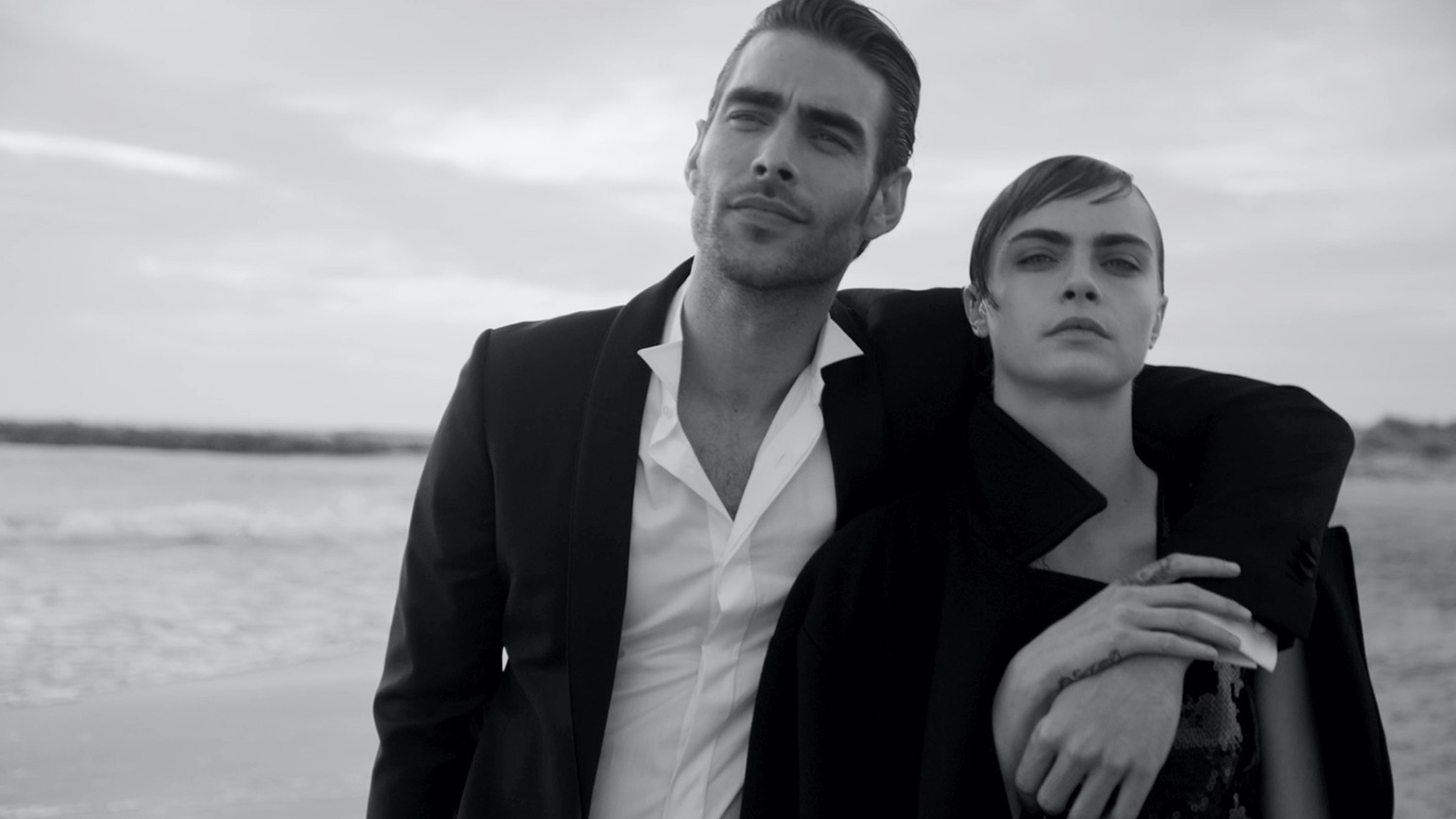 Douglas Do It For You - Cara Delevigne Jon Kortajarena